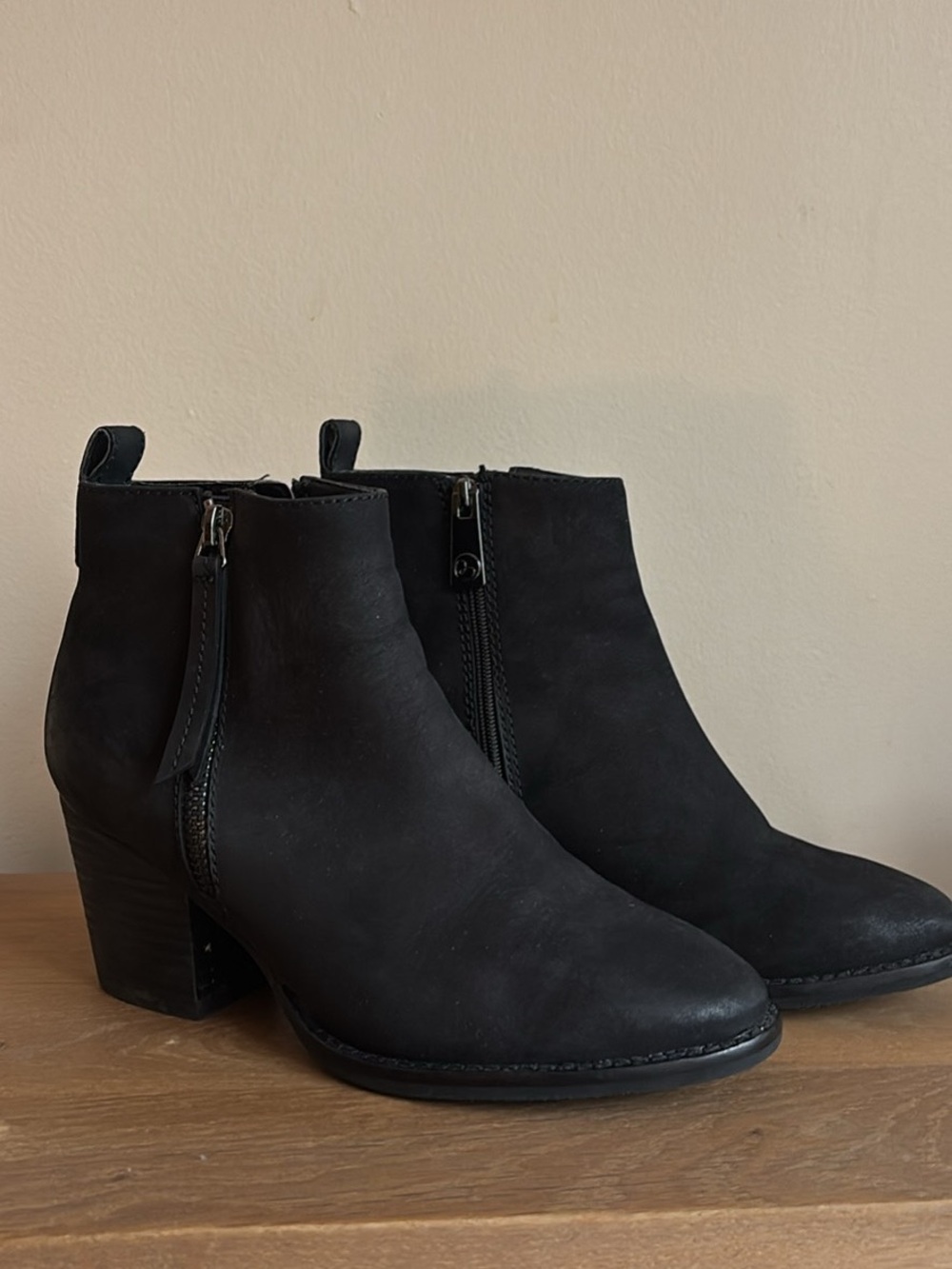 Blondo Black Ankle Booties with Side Zip